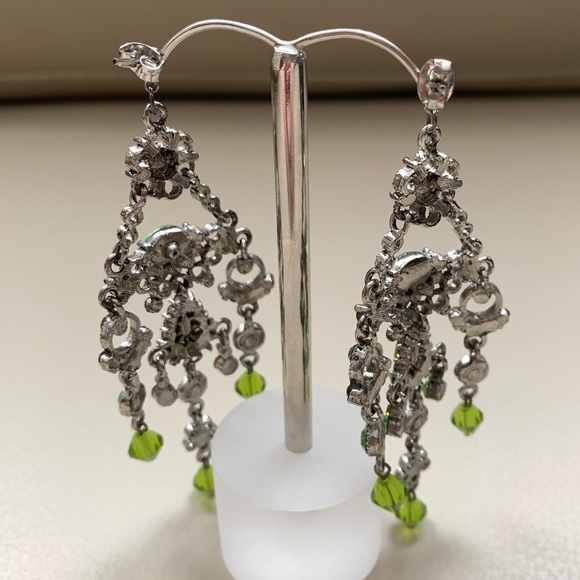 🆕🔥Spectacular Green Chandelier Sparkly Earrings - Picture 4 of 8